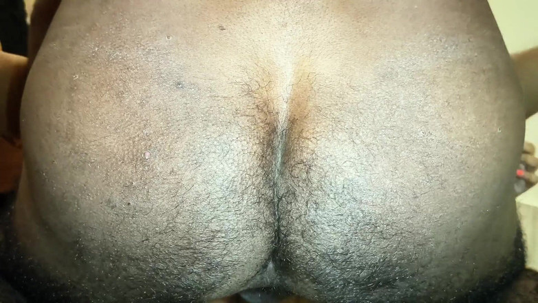 Raja puja: Boudi Bhabhi invoert twee komkommers en een grote pik in...