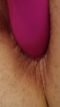 Juicydream - Îmi fut pizda cu vibratorul în timp ce el îmi atinge curul