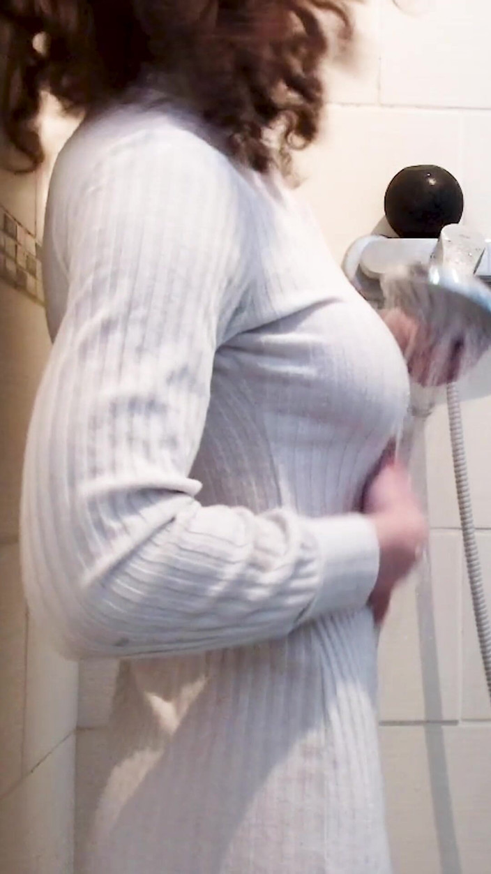 Prxcy Tgirl: Ve sprše jsem si namočila šaty, stříkla jsem jako předčasně vyspělá!