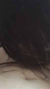 작은 자지를 빨아서 아침에 깨어난 이웃의 마누라