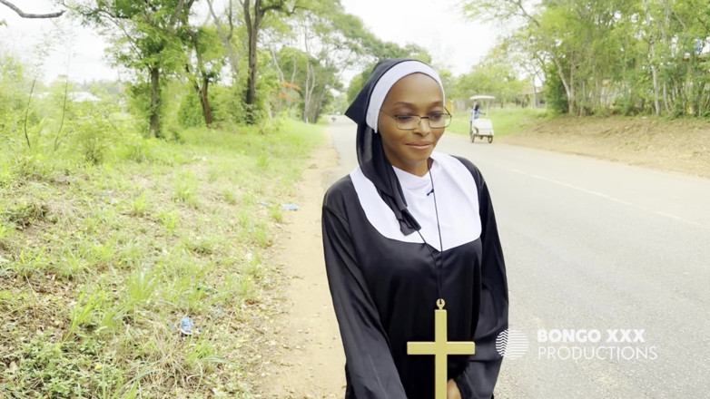 BongoXXX: 私はこの欲求不満な修道女とセックスしました。修道女はみんな処女だと思っていました