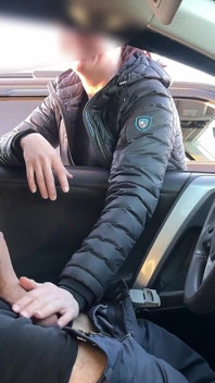 Estacionamento: Ela não pode parar para assistir meu pau duro exposto pau grande