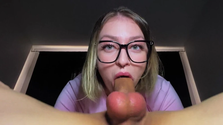 KissAllisse: The Cock Fills Her Mouth Until It Reaches Throatpie