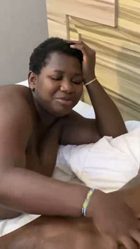 Beso negro anal con grandes tetas ébano