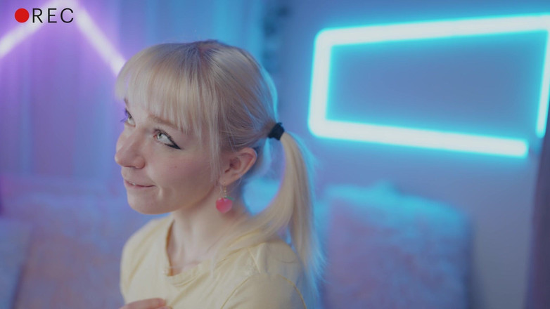 Jolie Lyon: Öğretmen kamerada amımı sikiyor