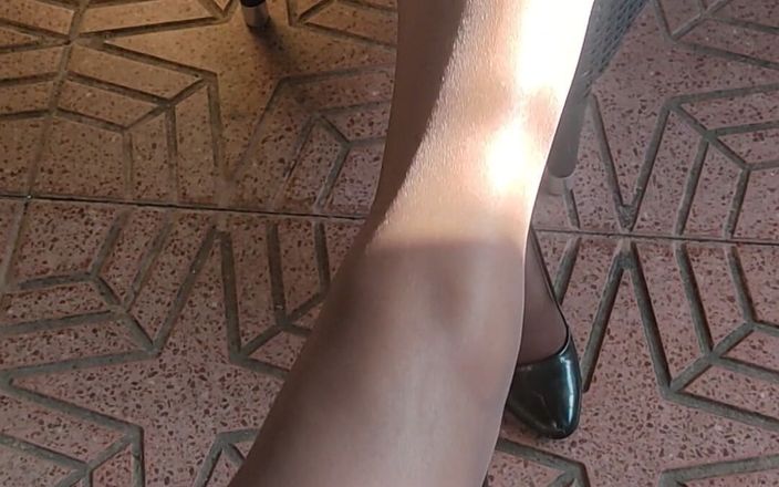 Coryna nylon: Strumpbyxor och sol för mina ben