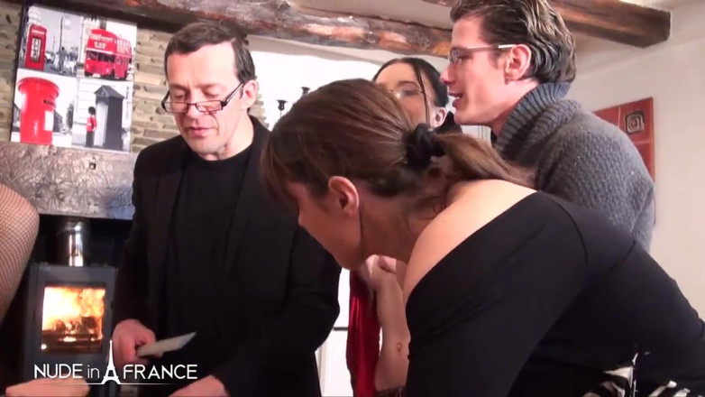 Nude in France: Una reducción de educación sexual se convertirá en una orgía...