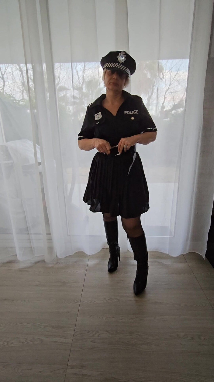 Sofy13: Поліцейська-дражнилка