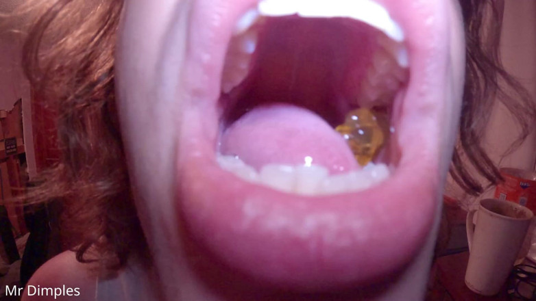 Mr Dimples: Las gomas son castigadas por en cuclillas en un dominio...