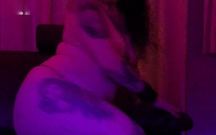 Gothcouple: Ateşli gotik orta yaşlı seksi kadın seni azdırıyor