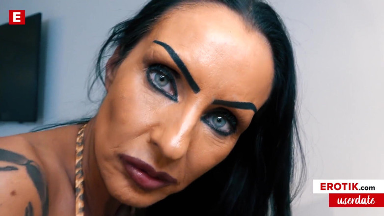 Erotik Com Userdate International: Sidney Dark yang mysterious menggoda pengguna untuk mengongkeknya!