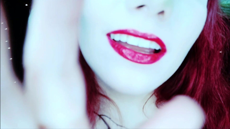 Scarlet Vixen: Poison Ivy - milující polibky