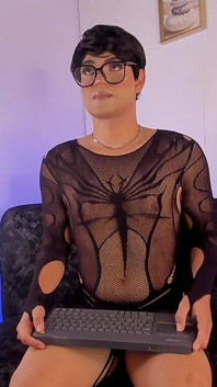 Femboy Ken Submisivní Coura Tančí a Žádá O Péro