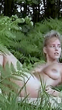 Perms Blonde Di Nudist