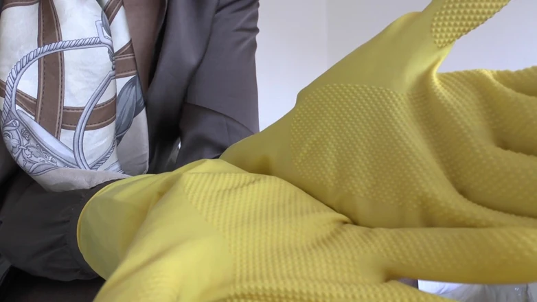 Smoking Mistress and Green Dessert From Boot Soles, POV Clip, Lady Victoria Valente (in German)
