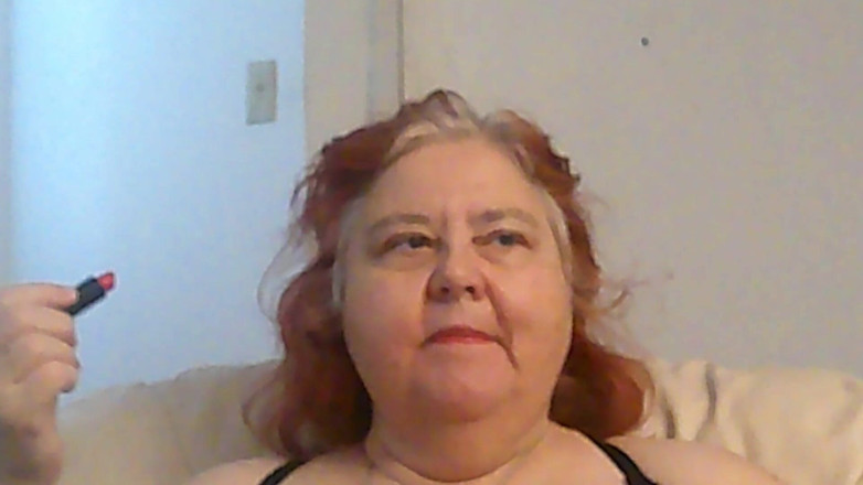 BBW nurse Vicki adventures with friends: แชทลิปสติกตัวจิ๋วแต่งตัว