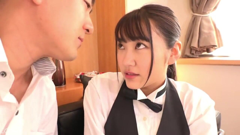 Juicy Bounce JAV Club: 매력적인 몸과 쪼이는 드레스 1