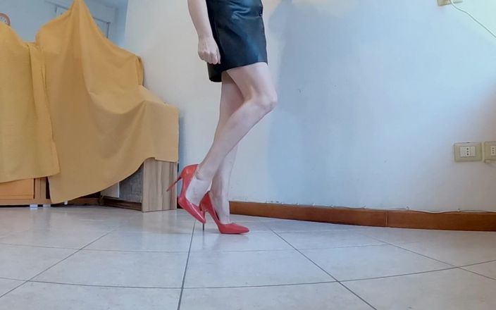 Mature_cunt: Chân gợi cảm và giày cao gót