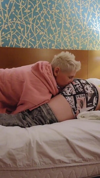 Couple amateur - Emily et Justin. Anulingus maison avec facial