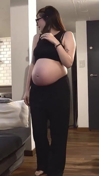 Je těhotná a velmi sexy