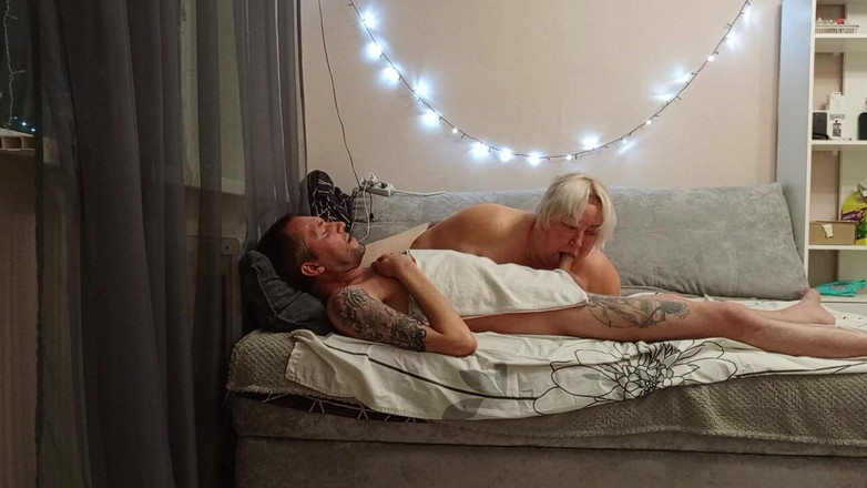 Zona901: Соседка делает глубокий минет и глотает сперму