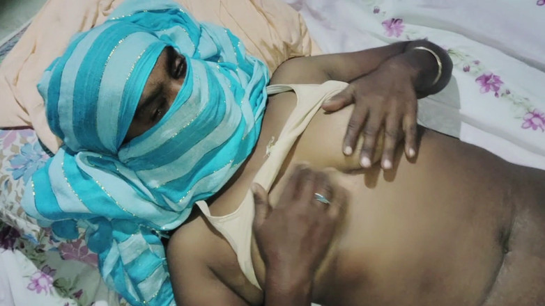 Aassam: 女性シングルセックスビデオNaukri Ki Bhabhi Ghode