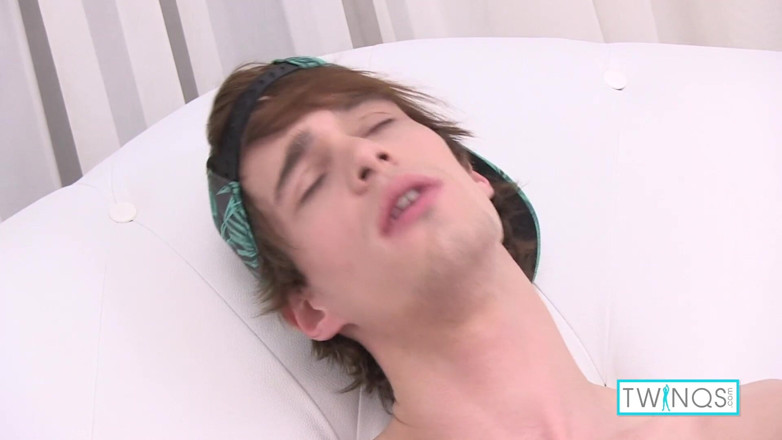 Twin Qs: Brunette hunk Charles N strokes his big cock to a...