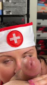 Suster nakal ini lagi asik nyepong kontol sampai telan sperma - versi lengkap