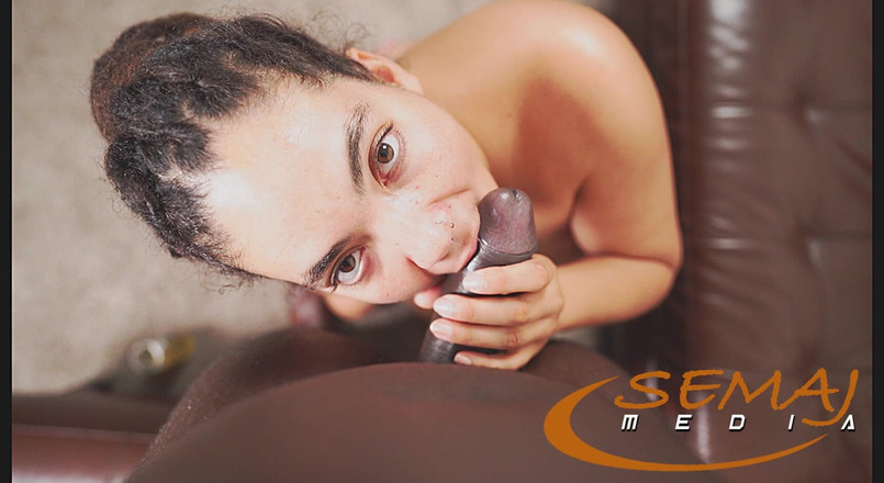 Semaj Media: Semaj Media - 毛深いヒッピーFiesty Femはソファでフェラチオをするのが大好き