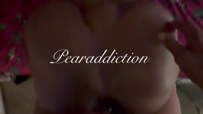 Pearaddiction: यह लड़खड़ाती है