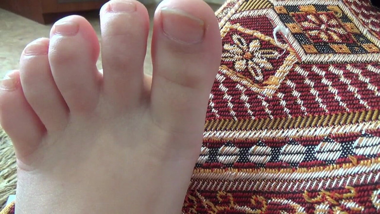 Sexy Milf: Face, full body and foot tour ! Every inch of my...