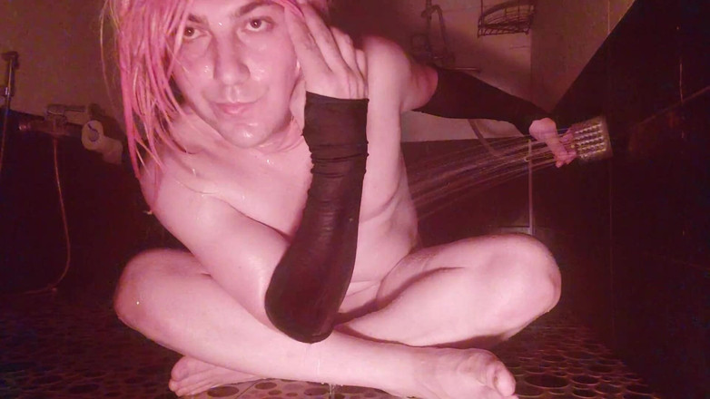 Kitty_Cross: Badrum rump femboy under den heta duschen njuter av sin...
