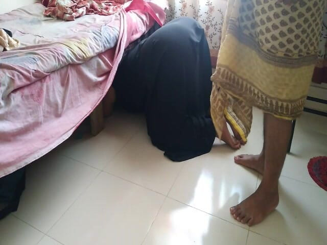 Aria Mia: Mẹ kế với cặp mông to bị mắc kẹt khi...