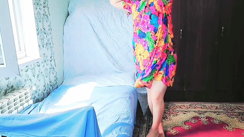 Kitty_Cross: Shemale yang menakjubkan mencukur rambut di bawah cahaya matahari emas...