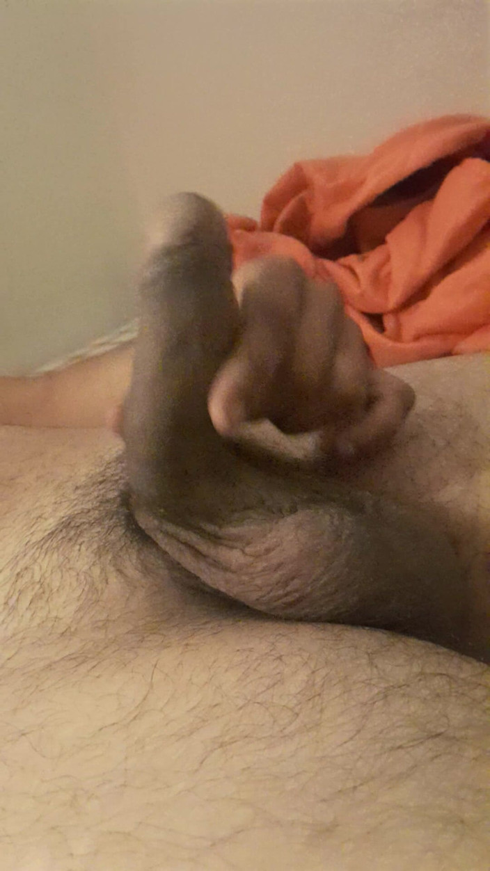 A large Portuguese dick: 我的鸡巴开始兴奋起来