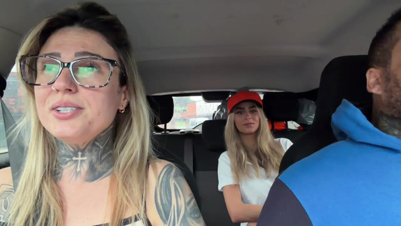Couple dna: Obsluha na čerpací stanici s prsy plnými mléka na mě všechno...