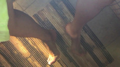 Idmir Sugary: Ukazuji ptáka a chodidla v páře