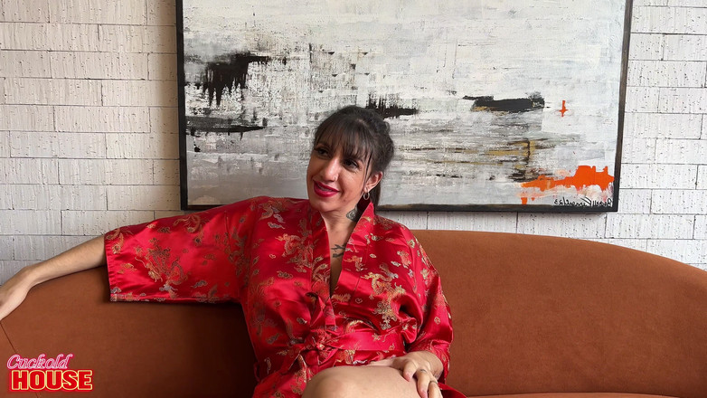 CuckoldHouse: Неверная невеста с гигантским клитором в очень шаловливом тройничке