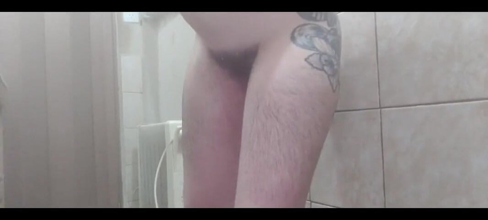 RavenHearth666VIP: 목욕 후 옷차림으로 온 몸을 말려야 했습니다.