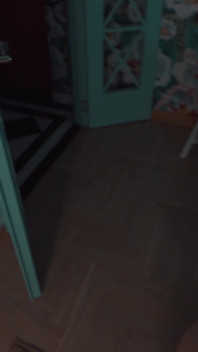 Nevlastní máma nemůže ležet sama na dovolené a přijde do sdílené postele nevlastního syna pro tvrdý sex