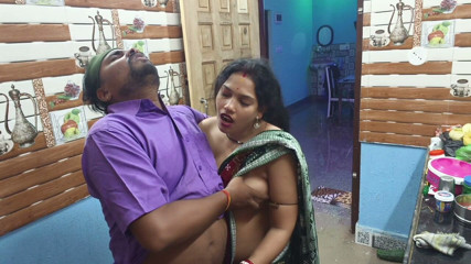 Sona bhabhi: Tatie tamoule sexy, romance torride et baise dans la cuisine !...