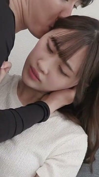 Privéshoot - slanke S-tier schoonheid neemt een enorme lul diep en verliest de controle