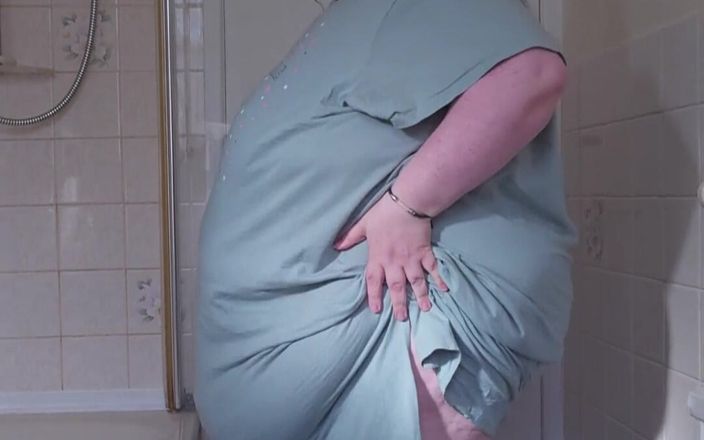 SSBBWLadyBrads: Belly Play in the Bathroom with SSBBW Goddess