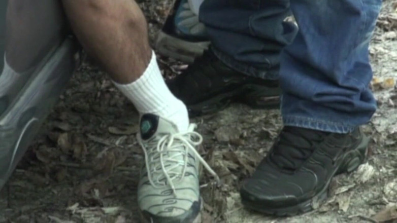 Crunch Boy: Twink follada por su amigo y exhib wood forest cruising
