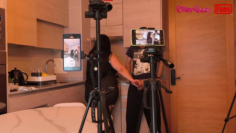 Riderqueen: Vídeo para fãs - enteado visita madrasta na cozinha