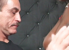 Black Jass: Dikke kont zwarte babe krijgt haar kutje gelikt en geboord