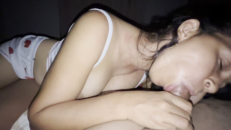 Xhacamisinha: Młoda żona mojego brata uwielbia robić sobie loda, gdy jest w...