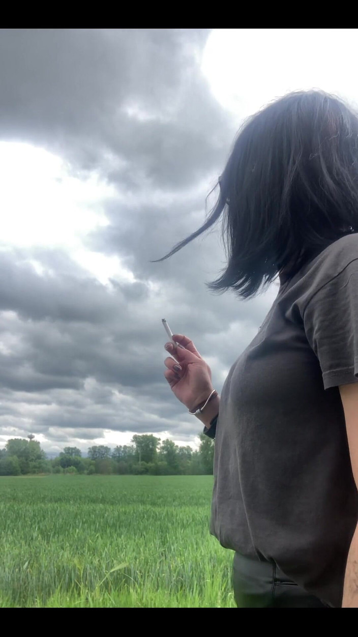 Shione Cooper: Merokok sebelum merakam dalam Van saya di luar 