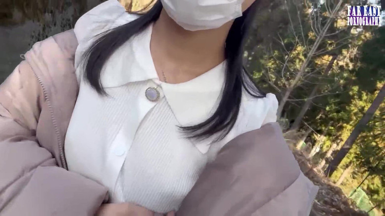 Far East pornography: Đi dạo bằng nip trần nơi đôi mắt đông đúc tạo ra một đỉnh...