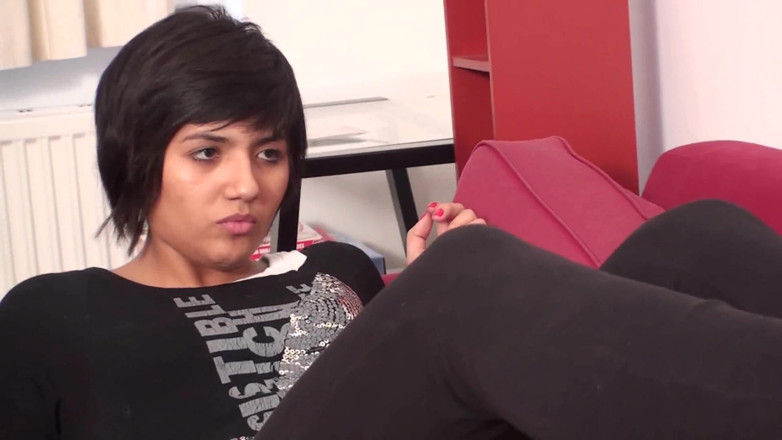 Foot Girls: Smelling of teen's feet